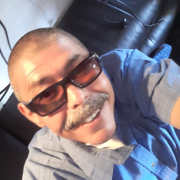 Meet your Posher, Julio - Picture 2 of 2